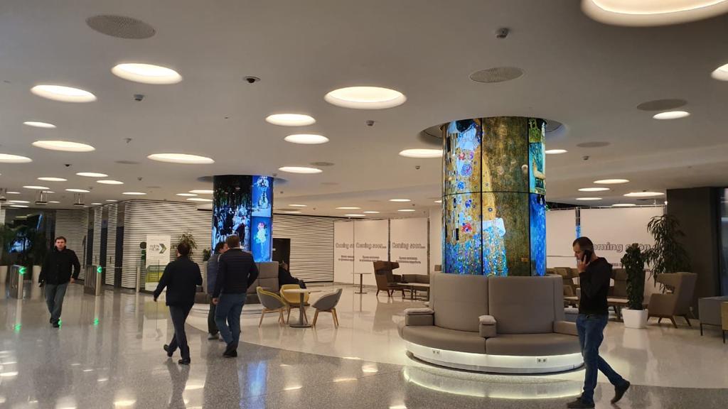 Оформление входной группы головного офиса «Сбербанк» медиаэкранами — изображение 3